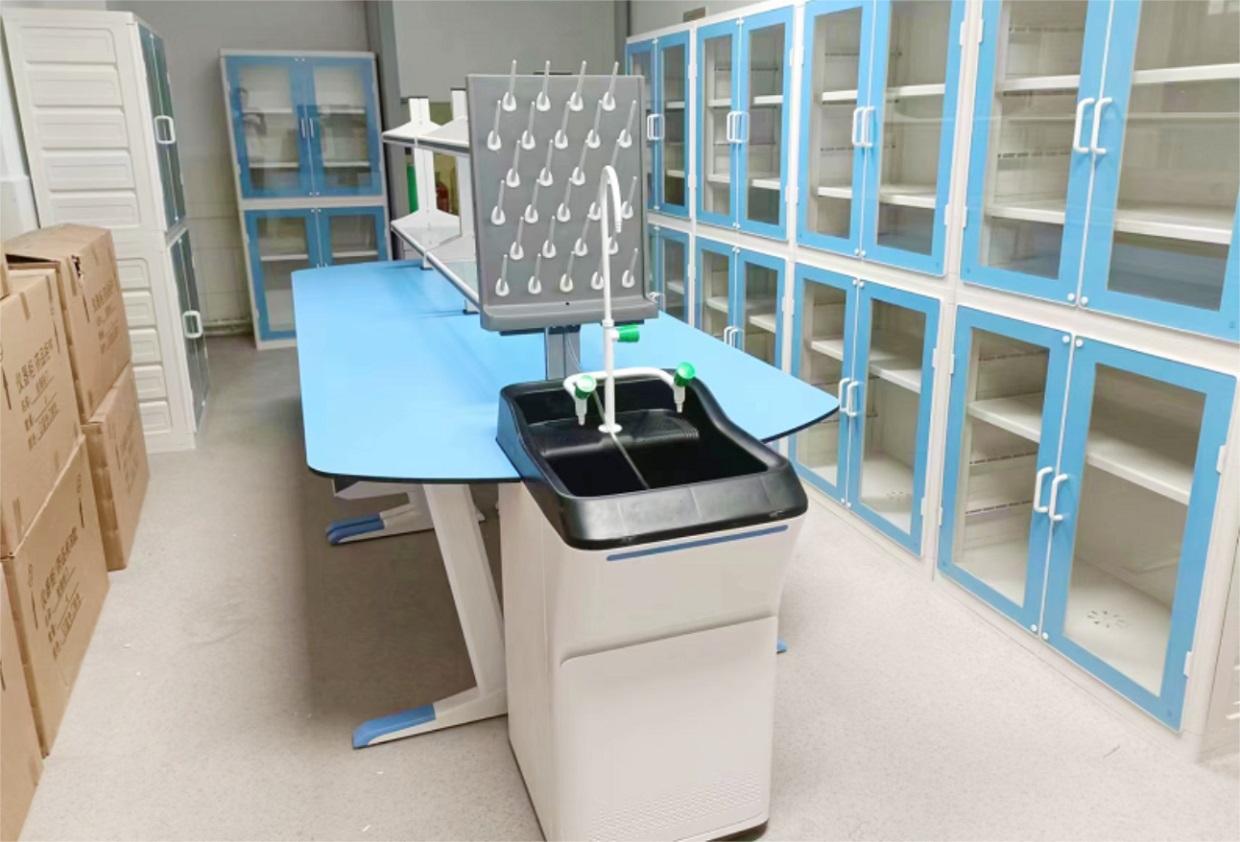 化學(xué)準(zhǔn)備室1 化學(xué)準(zhǔn)備室1