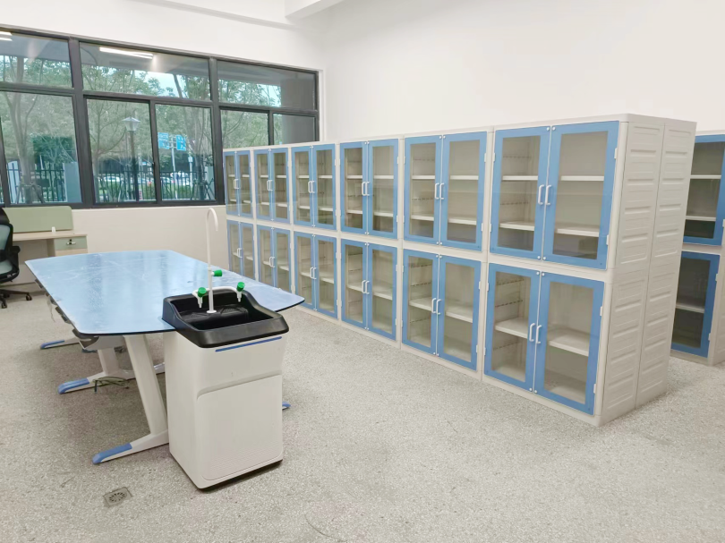 化學(xué)準(zhǔn)備室1 化學(xué)準(zhǔn)備室1