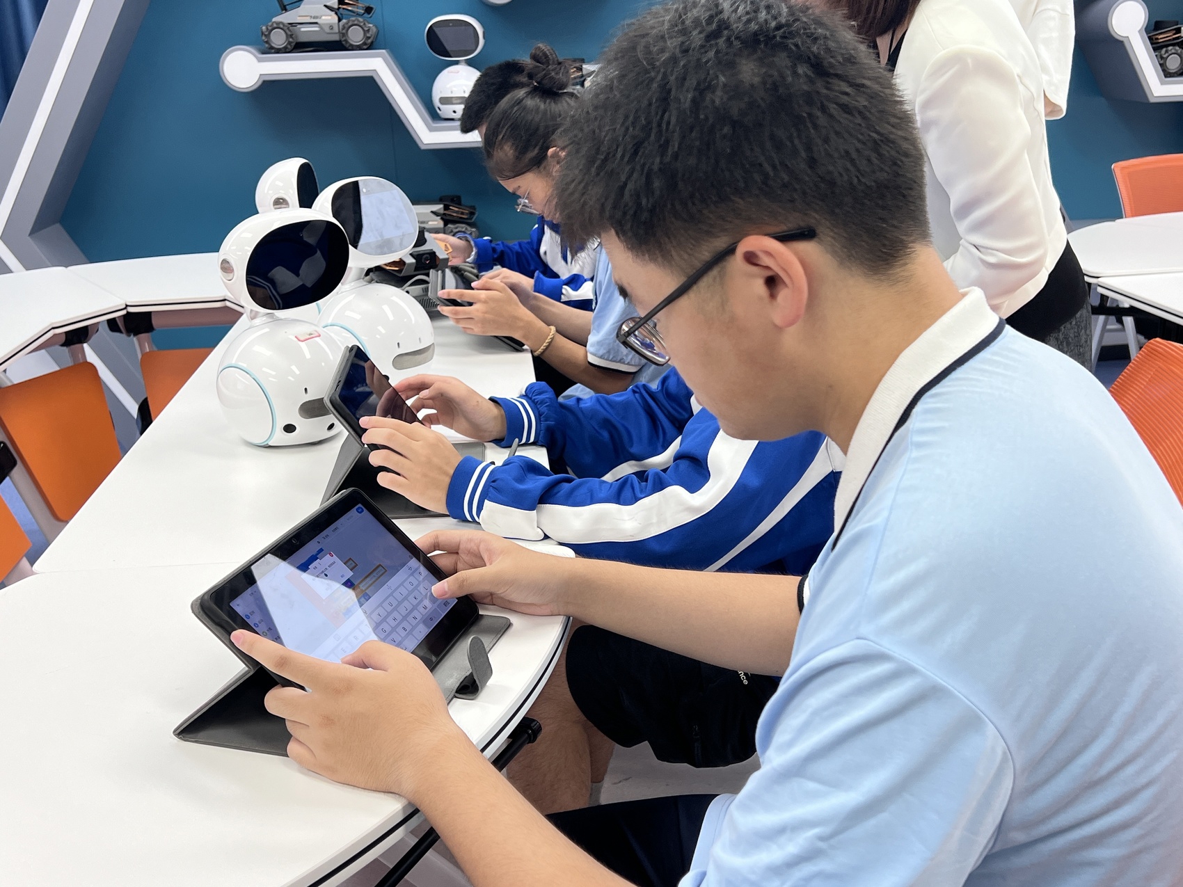 人工智能創(chuàng)新實(shí)驗(yàn)室2 人工智能創(chuàng)新實(shí)驗(yàn)室2