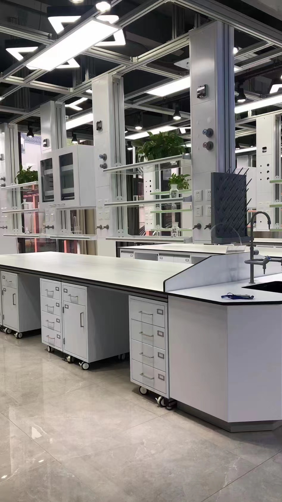 大學(xué) 實(shí)驗(yàn)室 大學(xué) 實(shí)驗(yàn)室