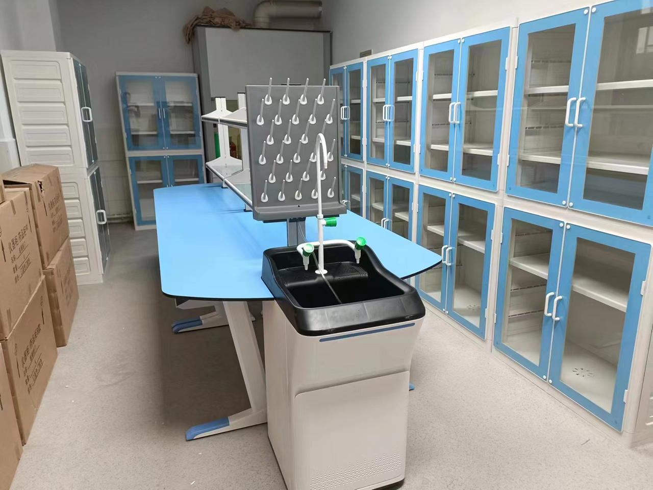 化學(xué)準(zhǔn)備室 化學(xué)準(zhǔn)備室