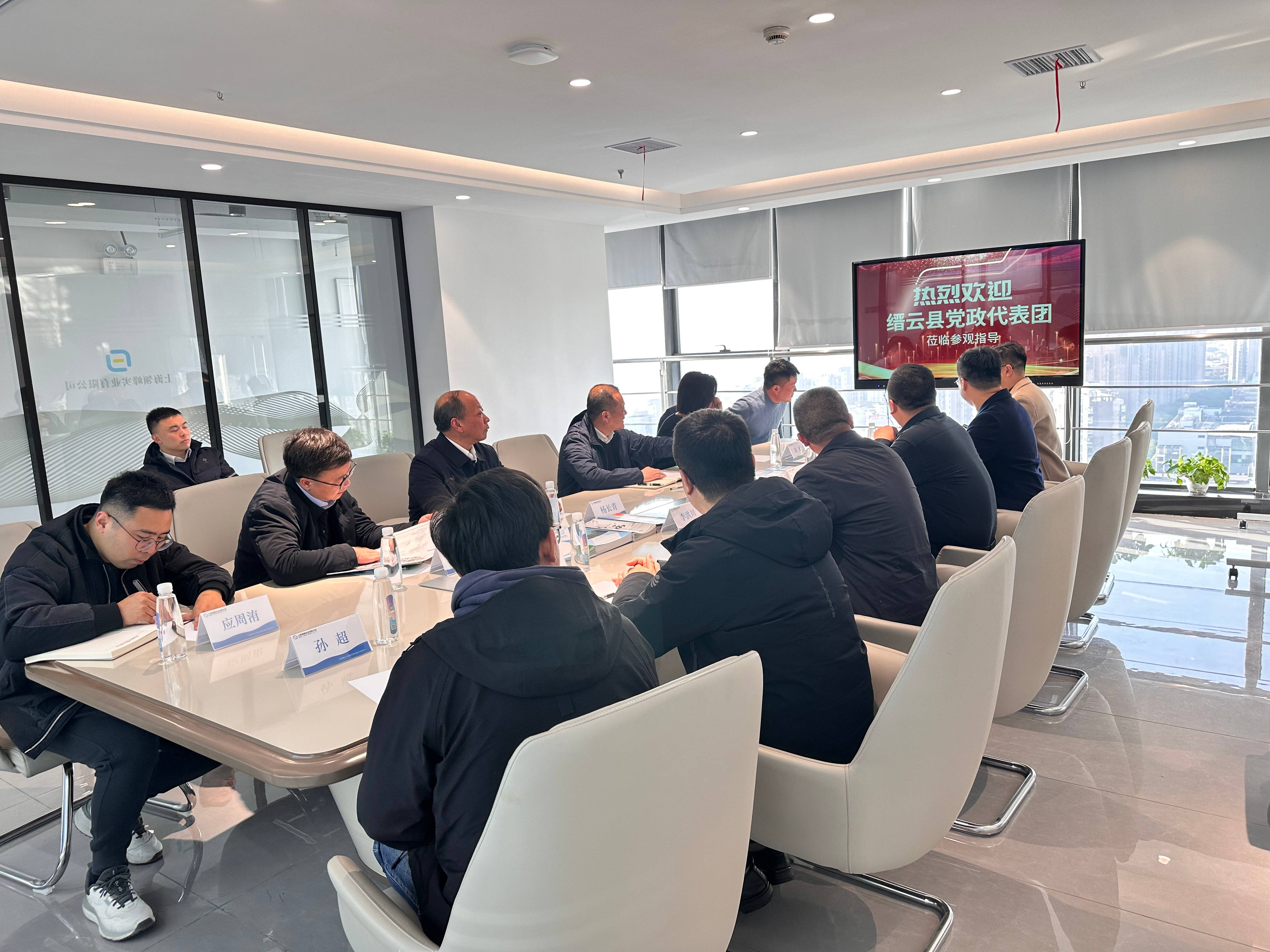 f40eaaef5c20fe4f7a6d5377bc24327 f40eaaef5c20fe4f7a6d5377bc24327